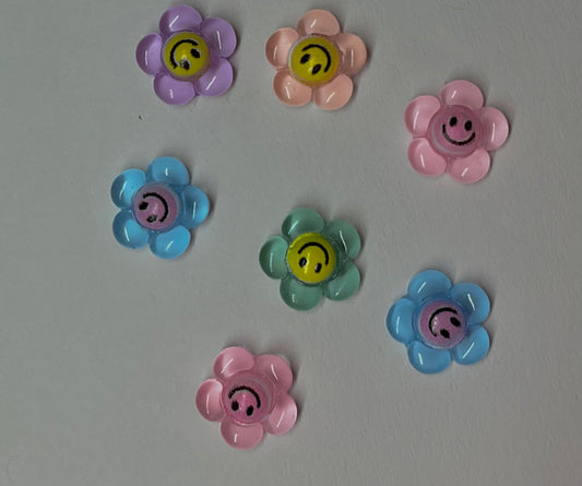 SMALL SMILEY FACE FLOWER CHARMS